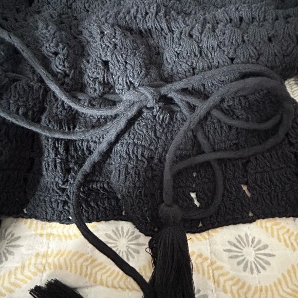 NWT Free People Size XS Megan Crochet top
Black. Open back Puffed sleeves - Picture 13 of 14